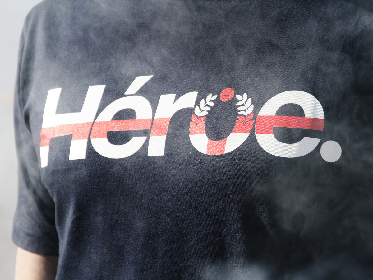 Camiseta Héroe × Suitdreams